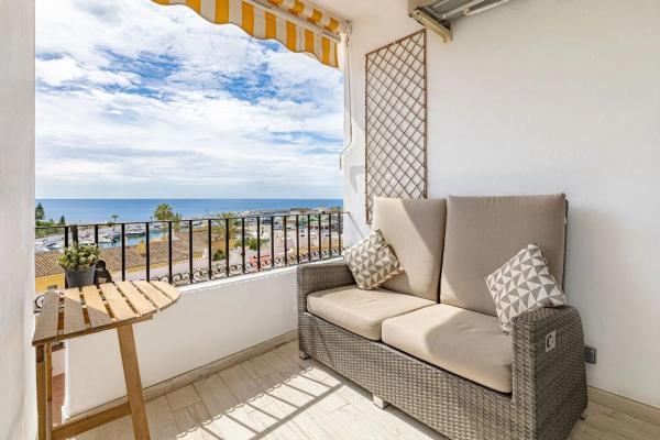 Mieszkanie na sprzedaż w  Puerto de Cabopino, Marbella photo 4
