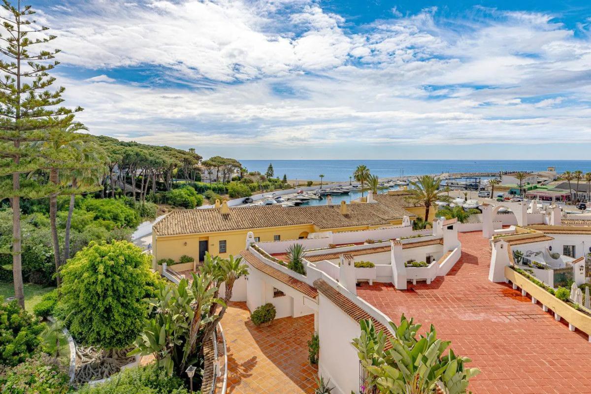 Sale of apartment in Puerto de Cabopino, Marbella
 photo 5