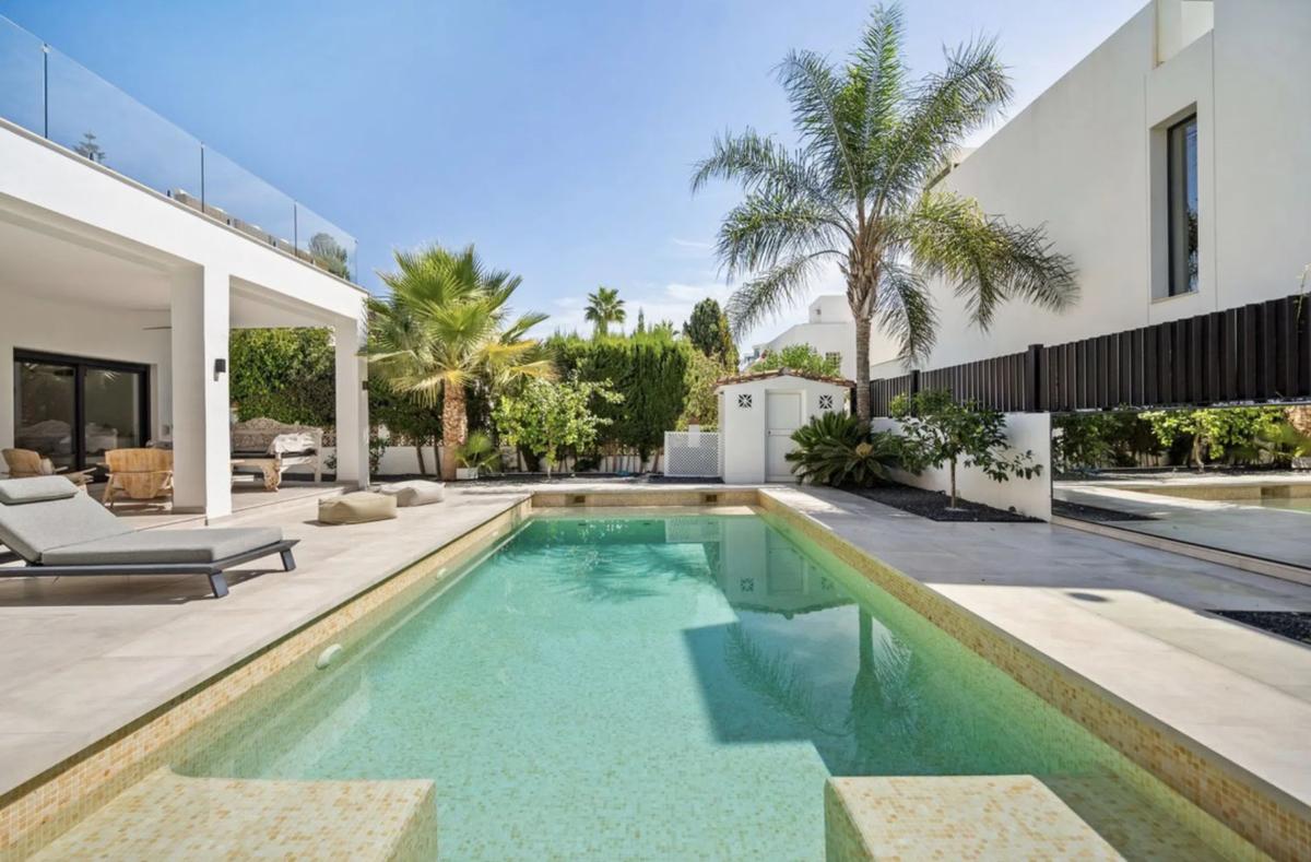 Sale of independent chalet in Barrio Marbesa, Marbella
photo 2