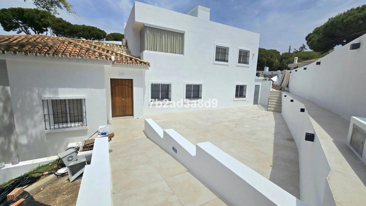 Продажа отдельного шале в Barrio Santa María, Марбелла photo 1