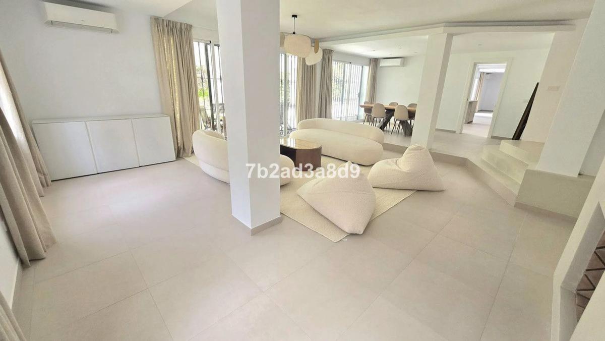 Продажа отдельного шале в Barrio Santa María, Марбелла photo 3