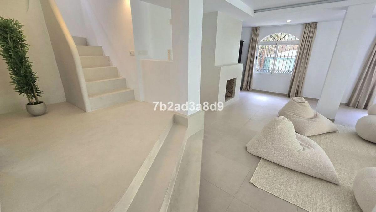 Продажа отдельного шале в Barrio Santa María, Марбелла photo 4