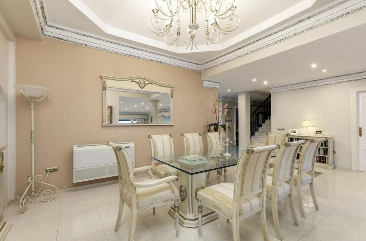 Sale of independent chalet in Barrio Marbesa, Marbella
photo 5