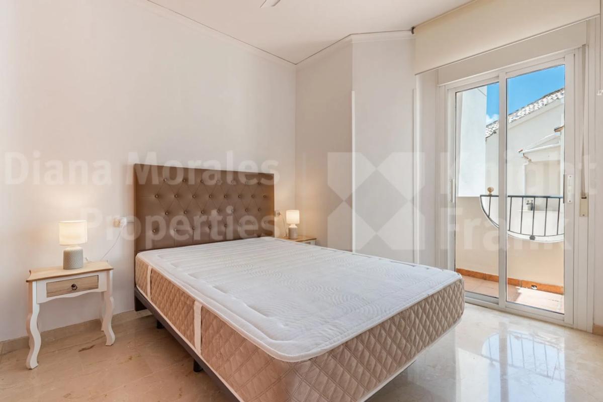 Venta de chalet adosado en Barrio Santa María , Marbella photo 1
