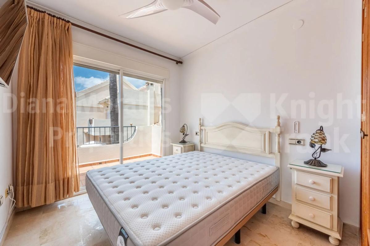 Venta de chalet adosado en Barrio Santa María , Marbella photo 2