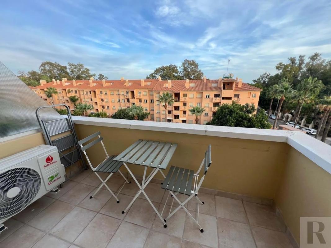 Sprzedaż duplexu w Barrio Cabopino-Artola, Marbella photo 2