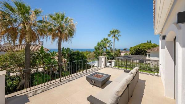 Chalet wolnostojący na sprzedaż w CL PRAVIA-UR MARBESA, Marbella photo 1