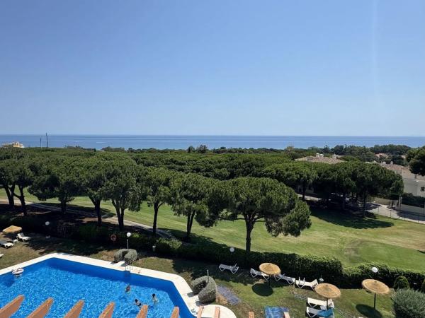 Duplex for sale on Avenida de los Alisos, Marbella thumbnail 1