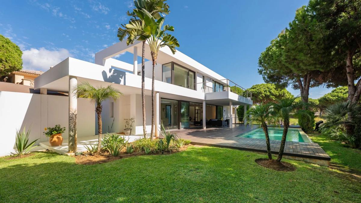 Sale of independent chalet in AV ACEBOS (LOS) (ARTOLA ALT), Marbella
photo 2