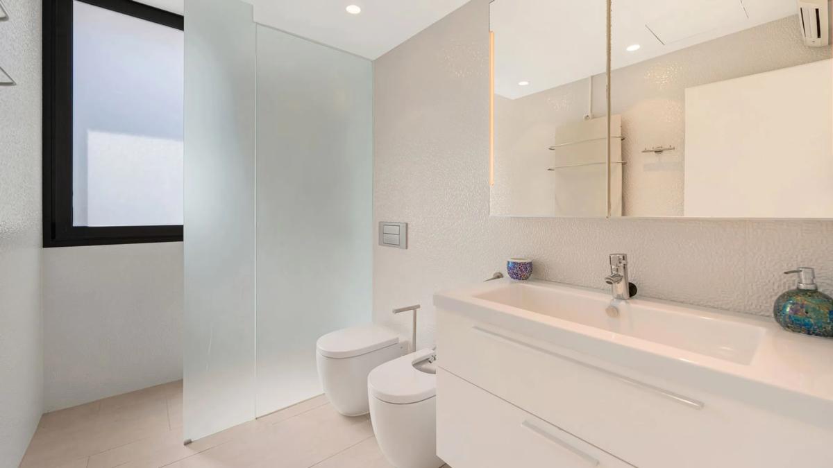 Sale of independent chalet in AV ACEBOS (LOS) (ARTOLA ALT), Marbella
photo 3