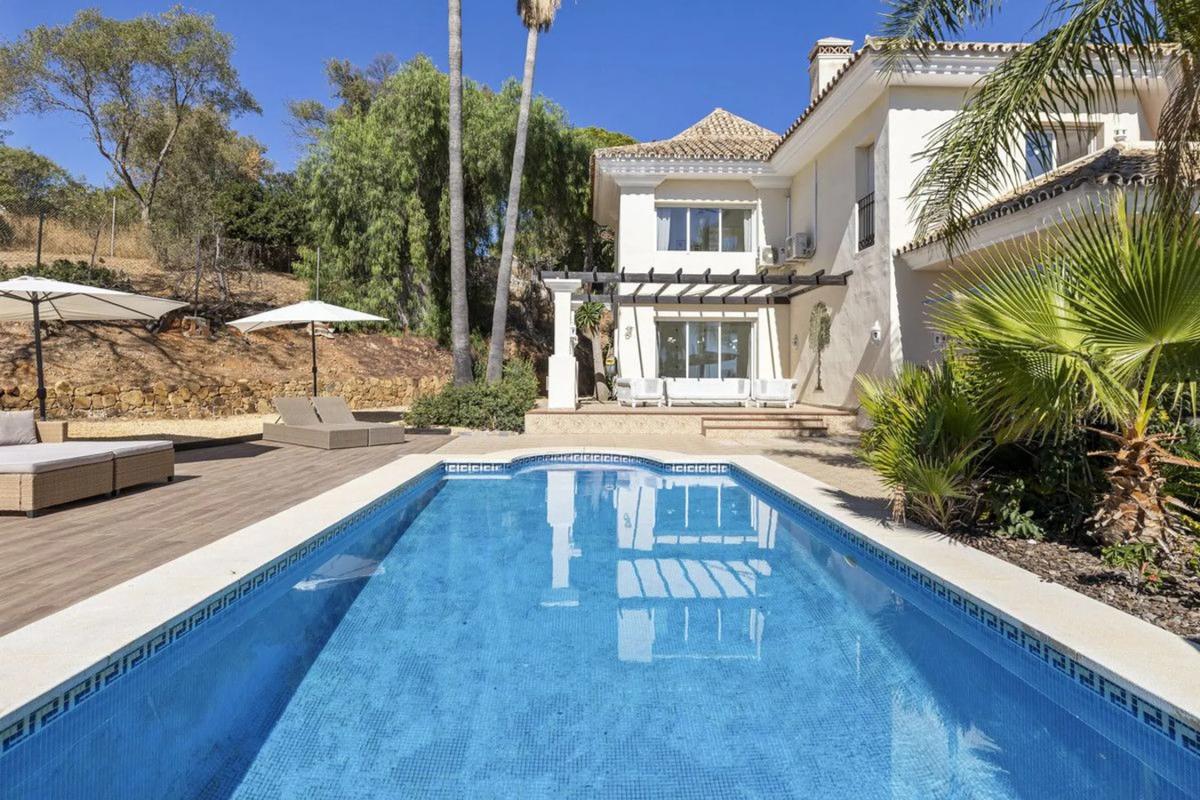 Sale of independent chalet in AV 13-UR HACIENDA LAS CHAPAS, Marbella
photo 4
