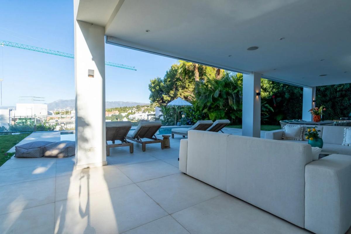 Sale of independent chalet in Avenida de los Alisos, 65, Marbella
photo 1