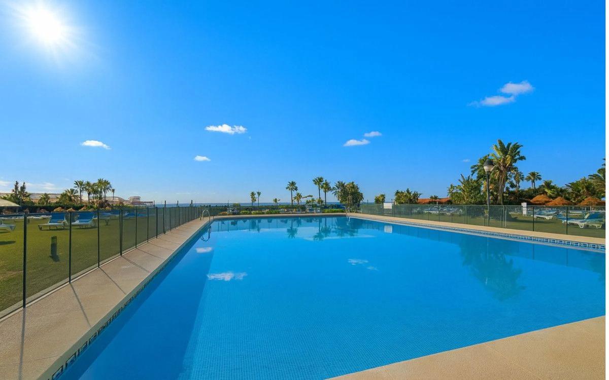 Sprzedaż mieszkania w Barrio Cabopino-Artola, Marbella
 photo 2