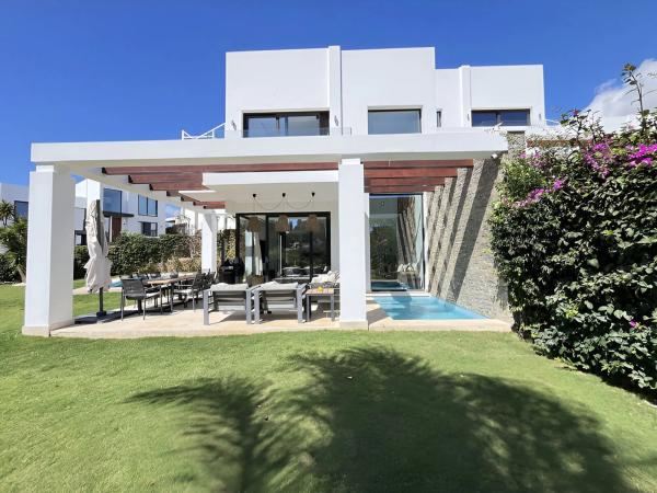 Chalet pareado en calle Fresno photo 1