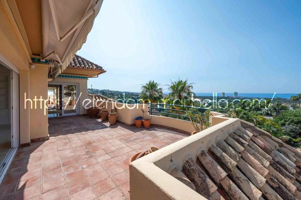 Duplex sale in AV GIUSEPPE FILIPPA-ELVIRIA, Marbella photo 3