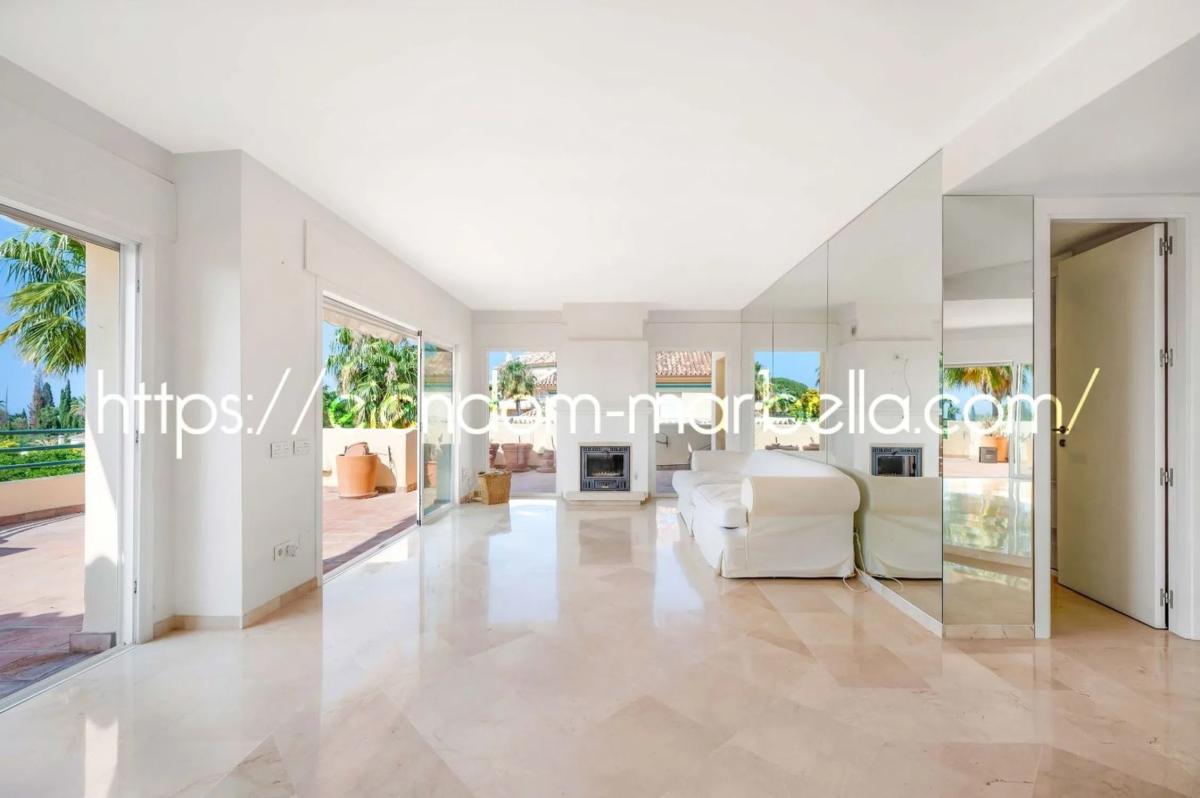 Duplex sale in AV GIUSEPPE FILIPPA-ELVIRIA, Marbella photo 4