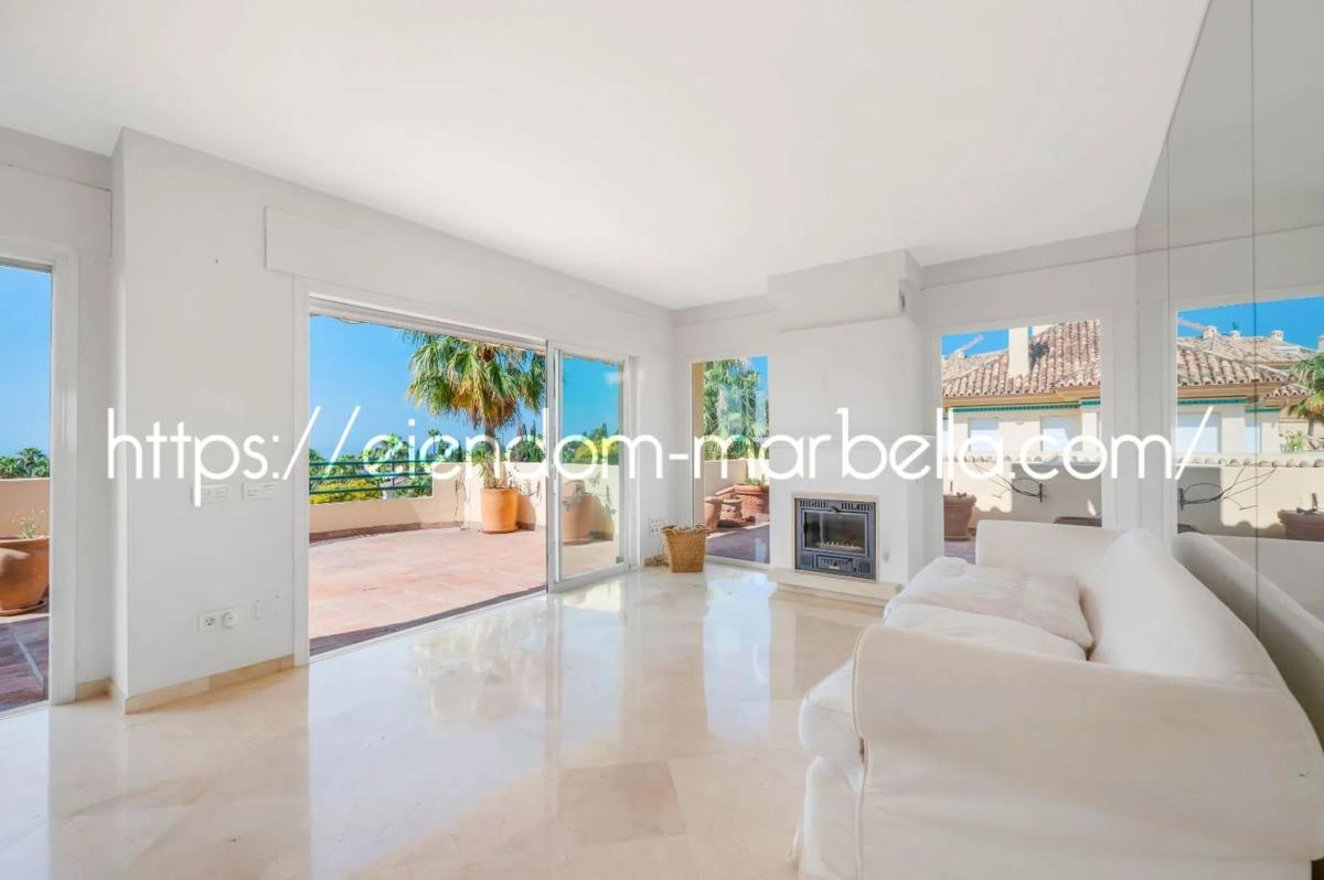 Duplex sale in AV GIUSEPPE FILIPPA-ELVIRIA, Marbella photo 5