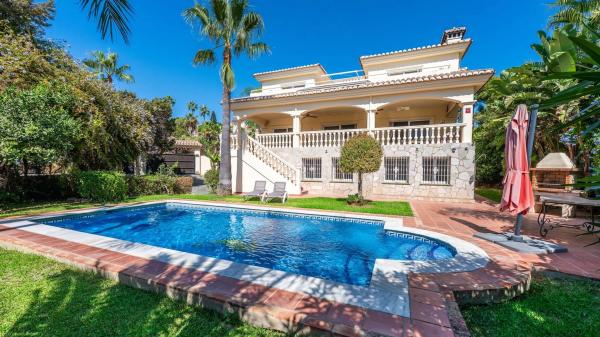 Finca rustykalna na sprzedaż w Avenida Navarra , Marbella photo 1