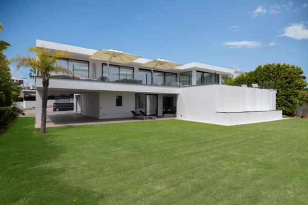 Chalet wolnostojący na sprzedaż w Calle Manzanilla, 23, Marbella photo 1