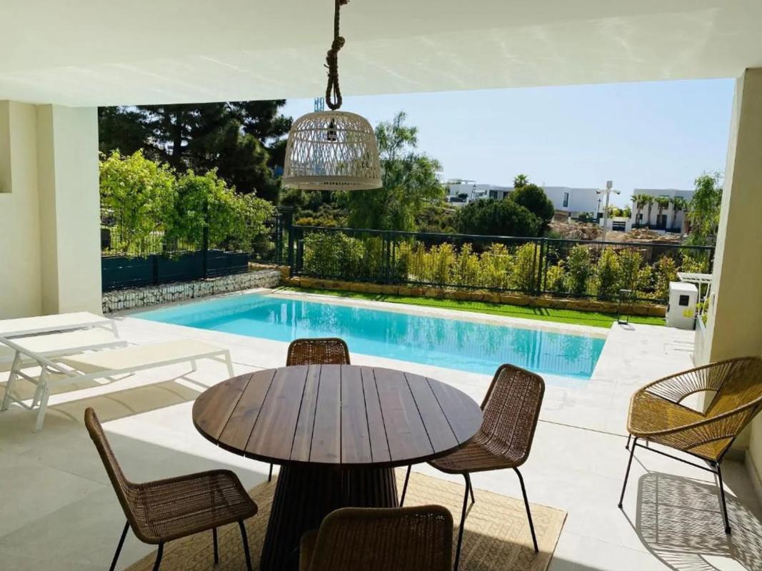 Venta de chalet adosado en Barrio Cabopino-Artola , Marbella photo 1