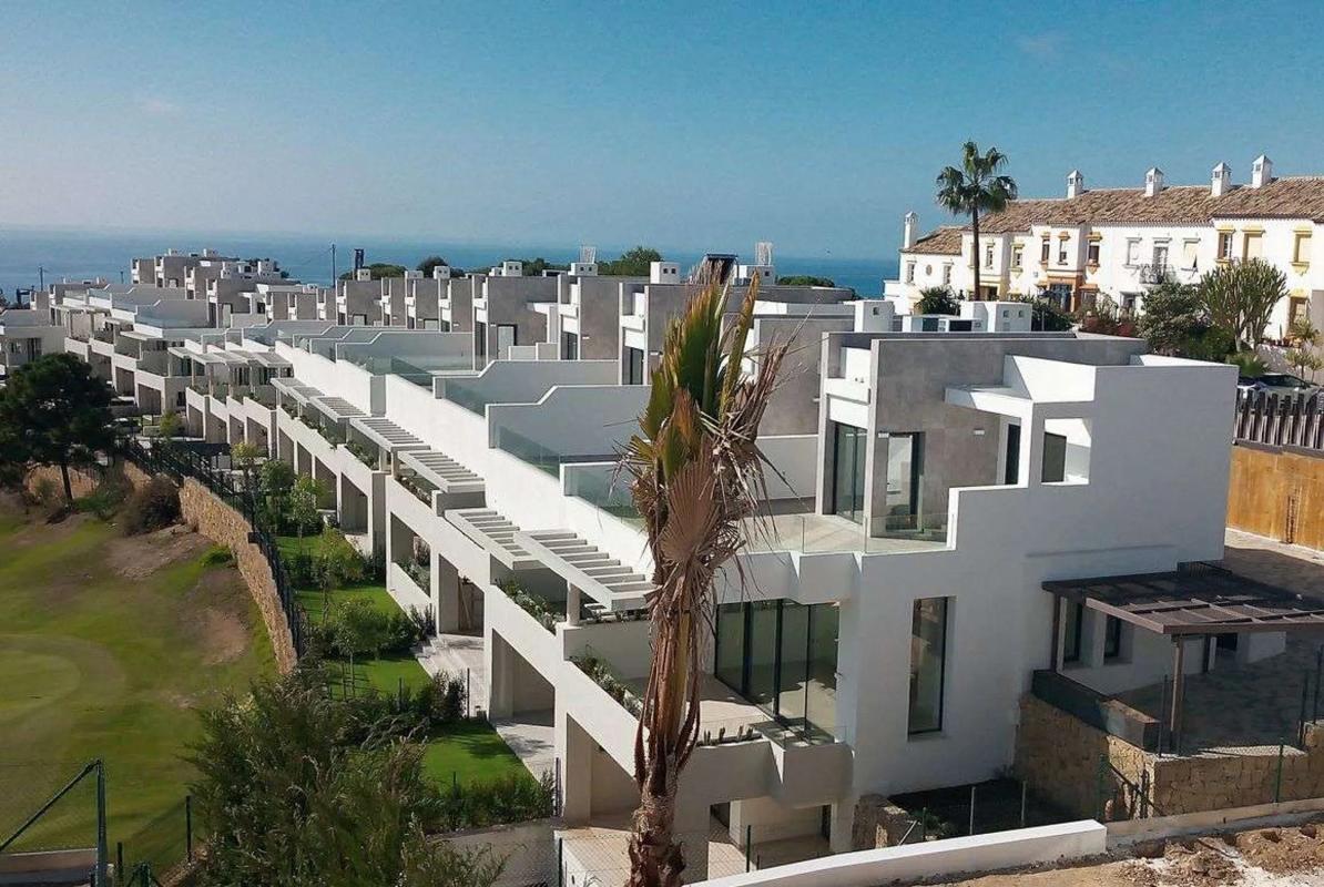 Venta de chalet adosado en Barrio Cabopino-Artola , Marbella photo 4