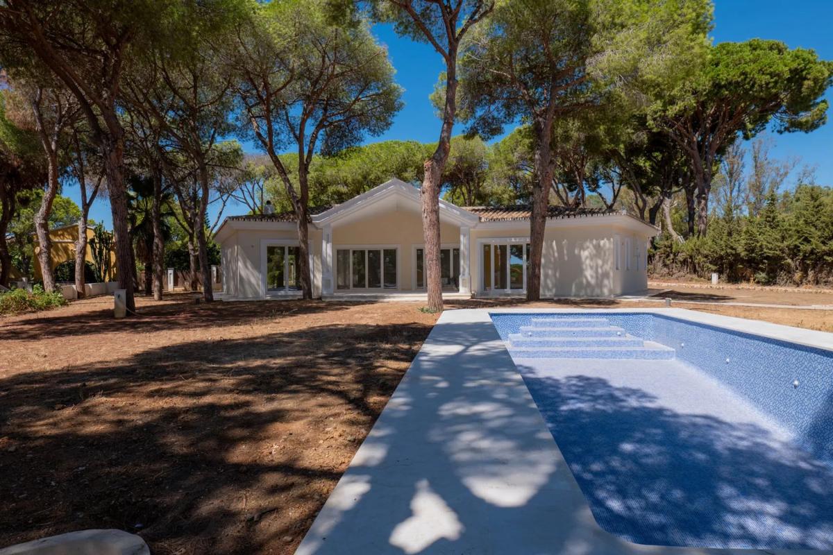 Sale of independent chalet in AV 1-UR HACIENDA LAS CHAPAS, 189, Marbella
 photo 3