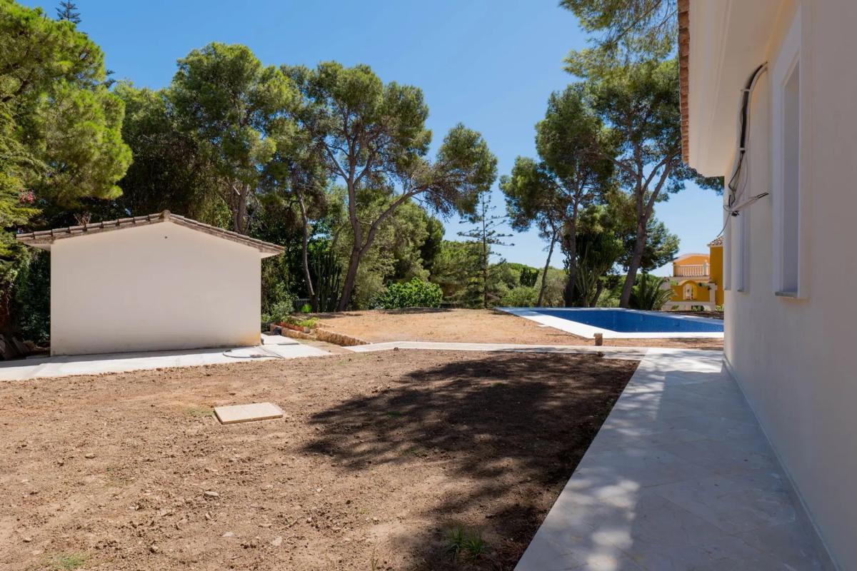 Sale of independent chalet in AV 1-UR HACIENDA LAS CHAPAS, 189, Marbella
 photo 4