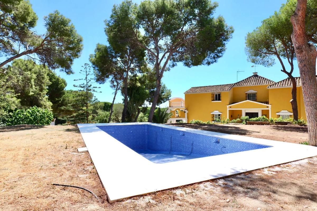 Sale of independent chalet in AV 1-UR HACIENDA LAS CHAPAS, 189, Marbella
 photo 5