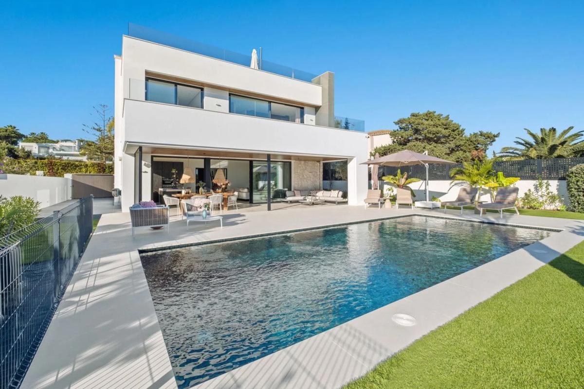 Sale of apartment in Avenida Navarra, 132, Marbella
photo 2