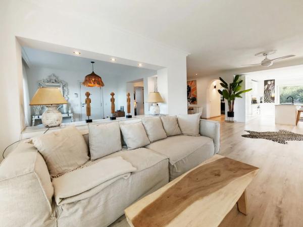 Chalet wolnostojący na sprzedaż w  Barrio Reserva de Marbella, Marbella photo 3