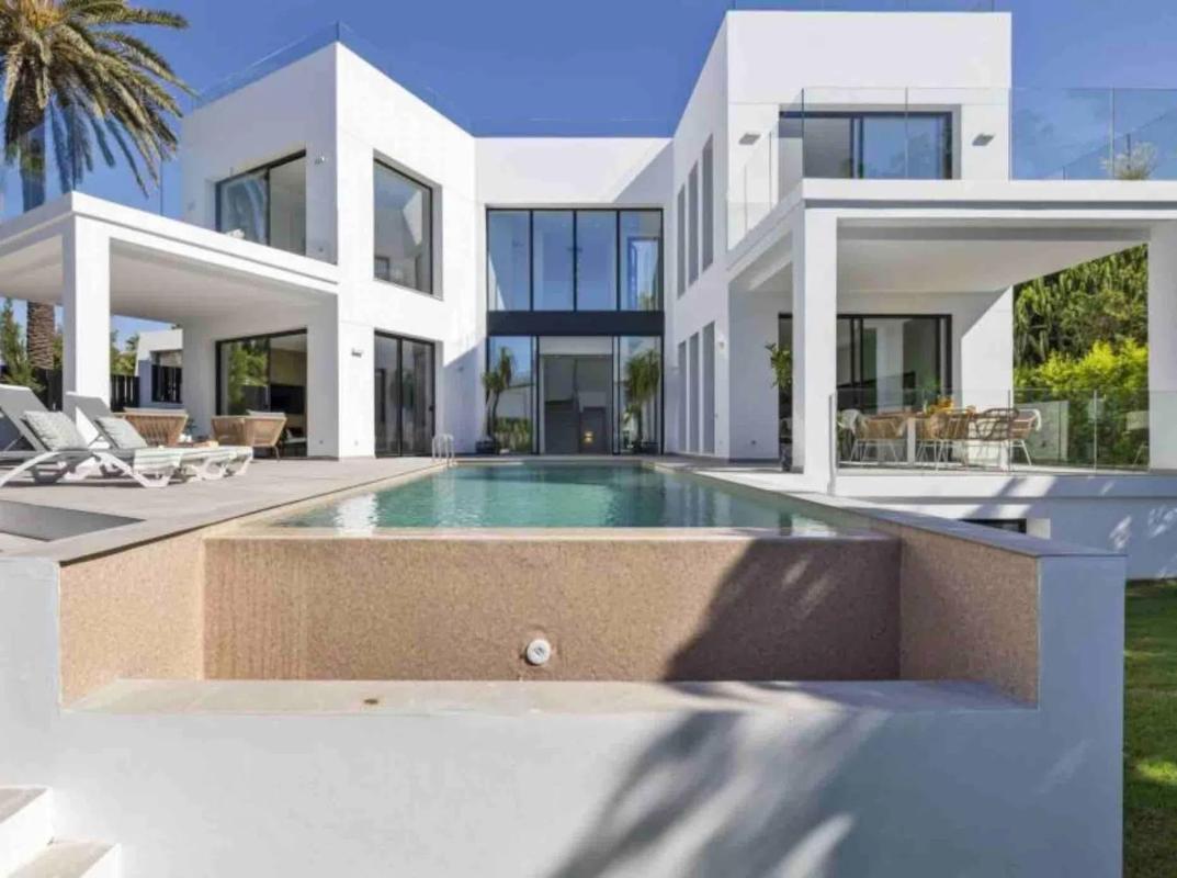 Sale of independent chalet in Barrio Marbesa, Marbella
photo 1