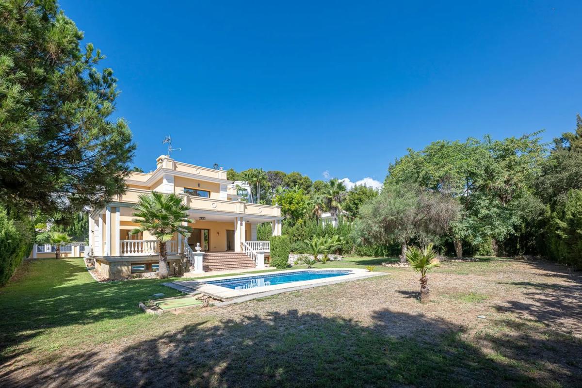 Sale of independent chalet in AV 5-UR HACIENDA LAS CHAPAS, Marbella
photo 2