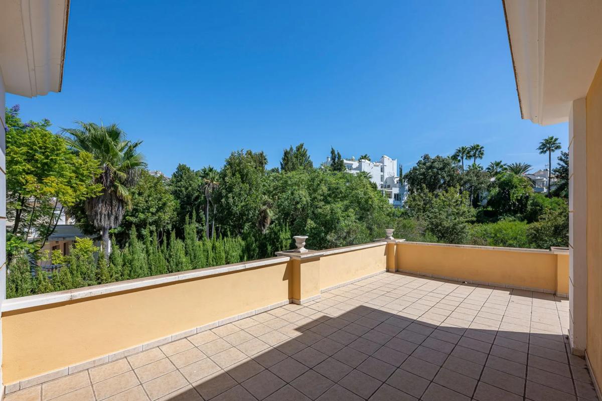 Sale of independent chalet in AV 5-UR HACIENDA LAS CHAPAS, Marbella
photo 3