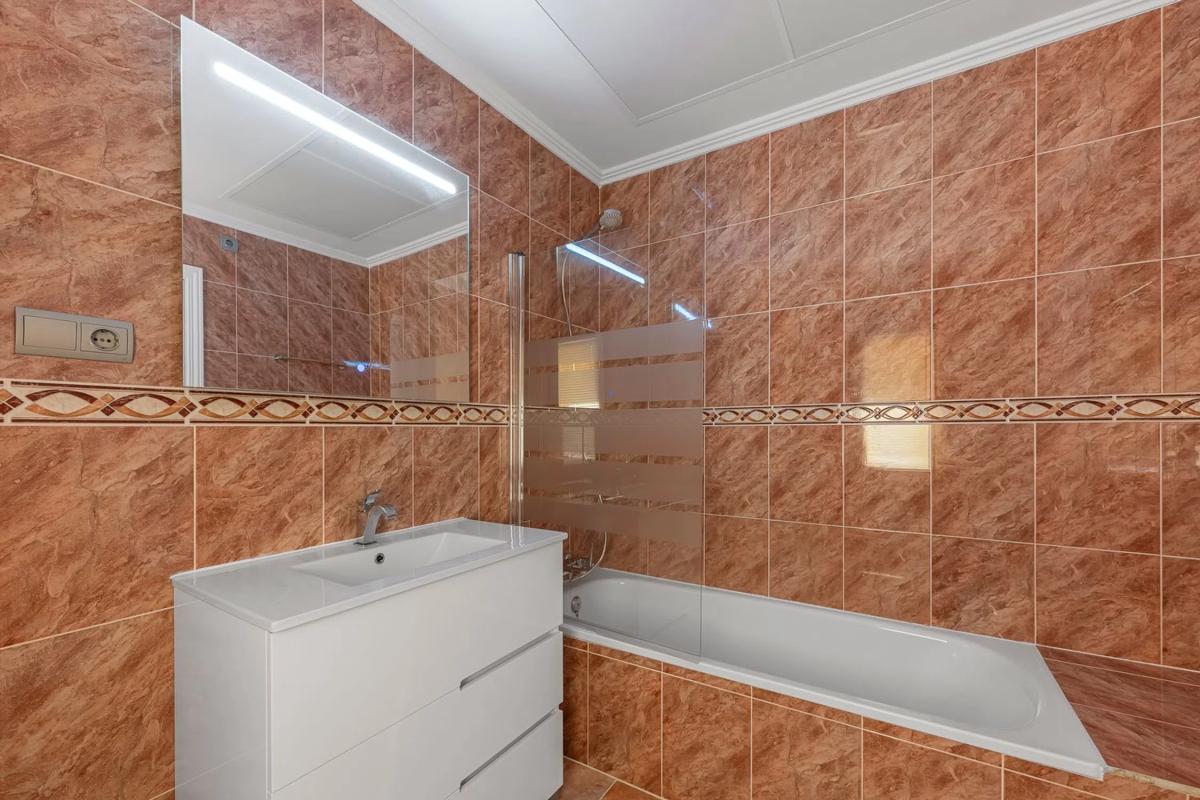Sale of independent chalet in AV 5-UR HACIENDA LAS CHAPAS, Marbella
photo 4