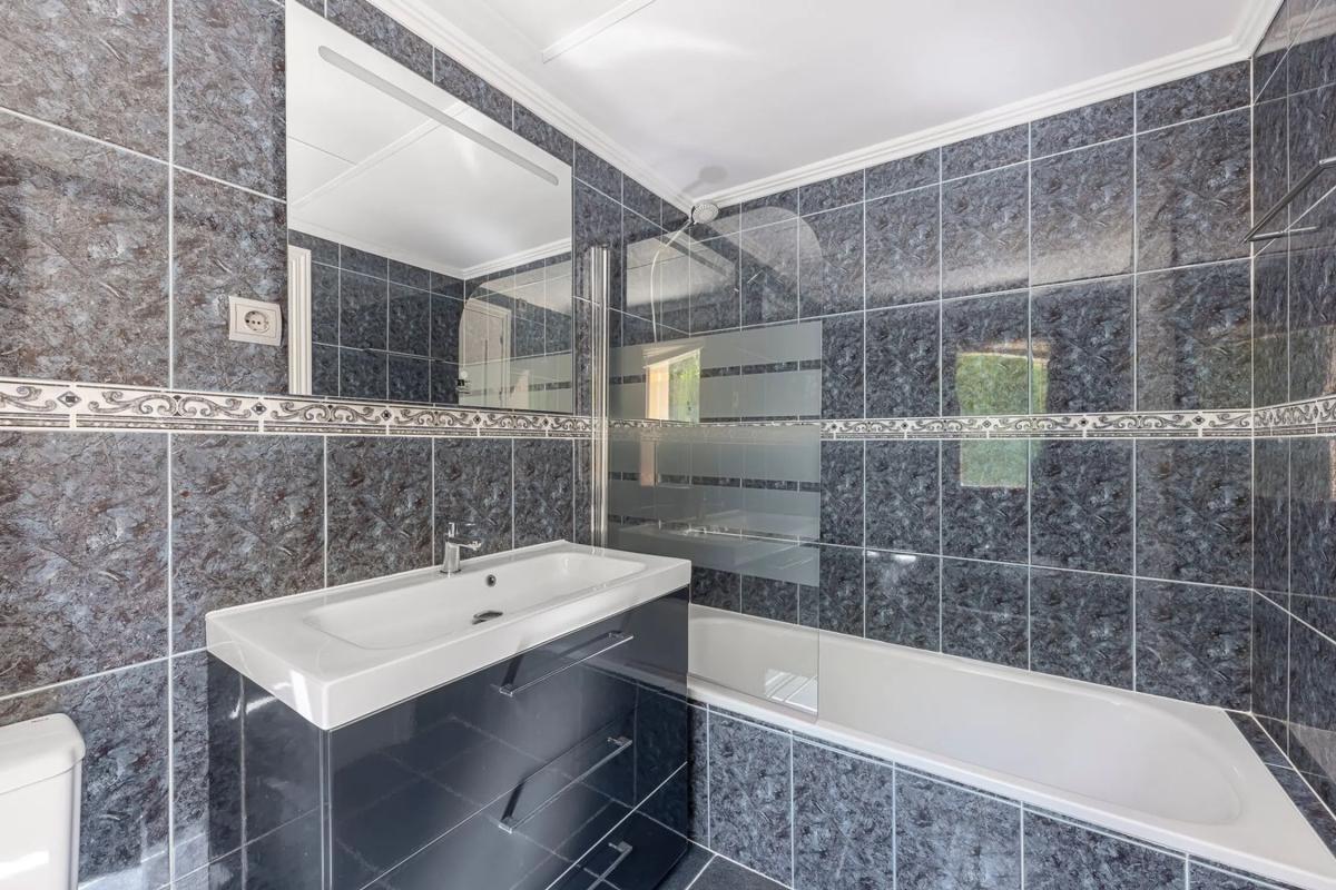 Sale of independent chalet in AV 5-UR HACIENDA LAS CHAPAS, Marbella
photo 5