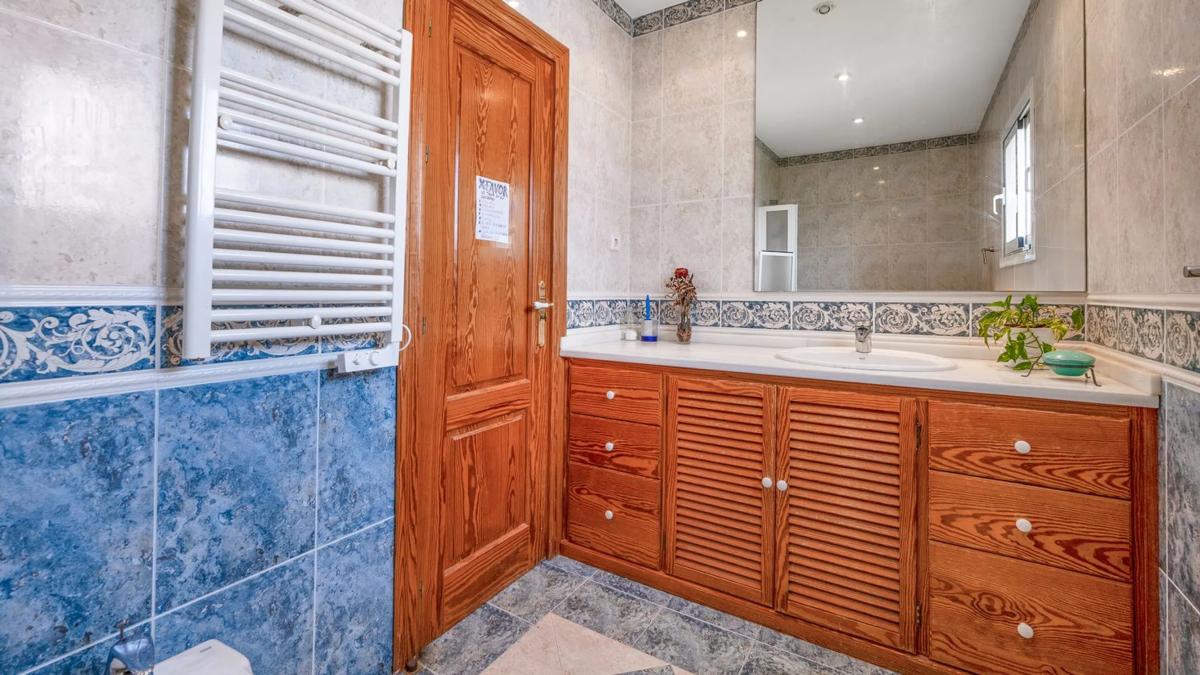 Продажа отдельного шале в AV CATALUÑA (URB MARBESA), Марбелла photo 1