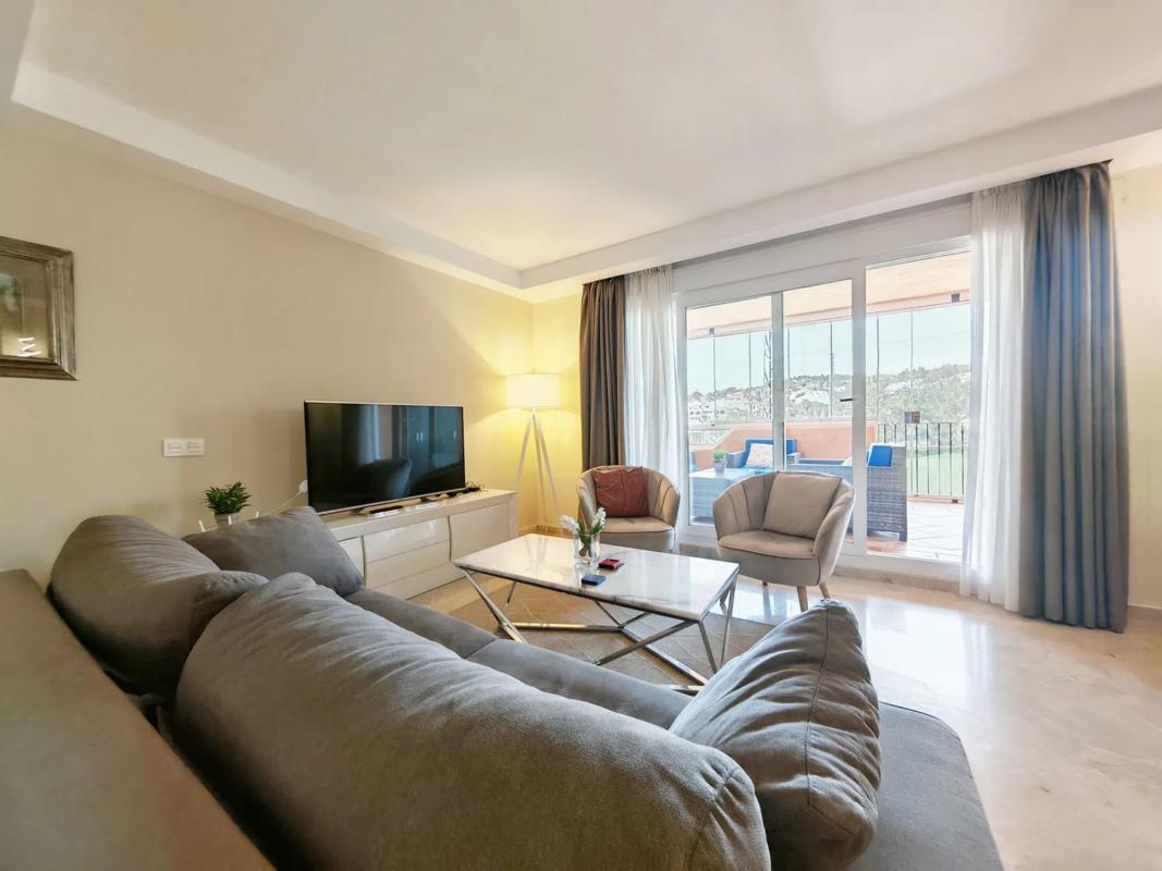 Venta de chalet adosado en Barrio Cabopino-Artola , Marbella photo 5