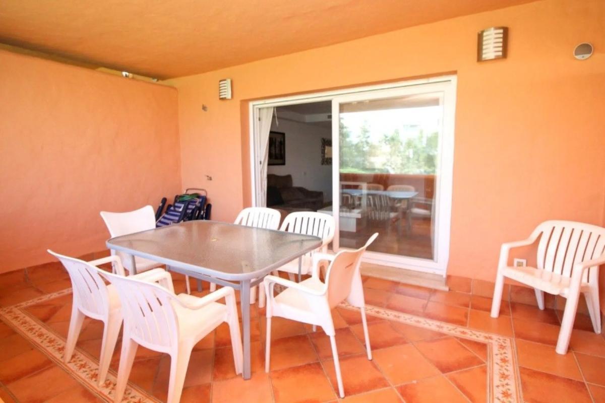 Venta de chalet adosado en  Avenida de los Alisos, 4 , Marbella photo 2