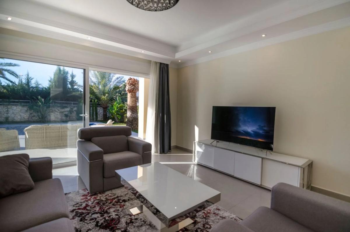 Sprzedaż niezależnego domku jednorodzinnego w  Calle Fuerteventura, 174, Marbella photo 3