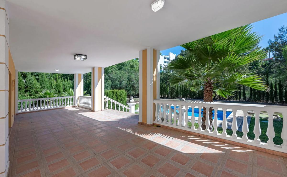 Продажа отдельного шале в AV 5-UR HACIENDA LAS CHAPAS, 289, Марбелла photo 1