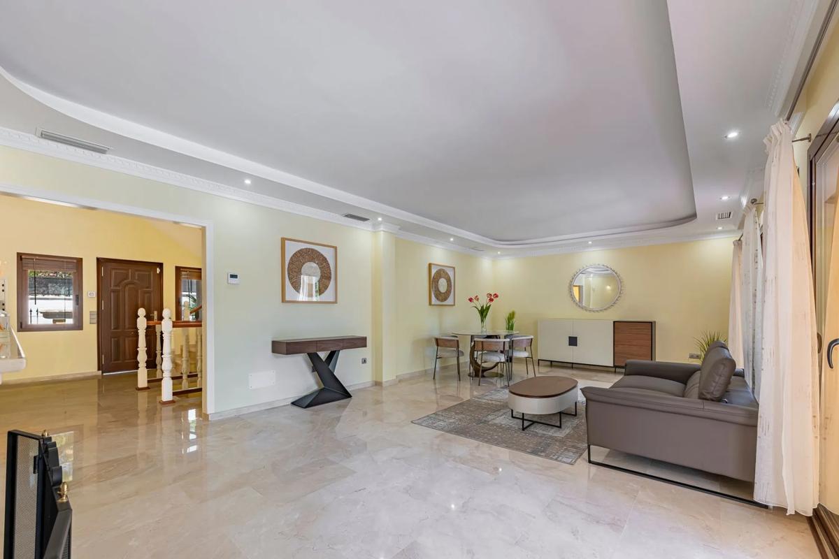 Продажа отдельного шале в AV 5-UR HACIENDA LAS CHAPAS, 289, Марбелла photo 2