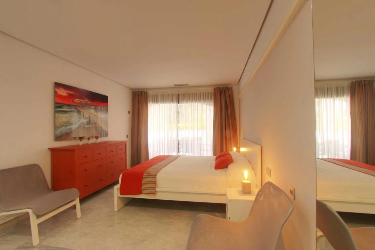 Venta de piso en CL MENCEY-REAL ZARAGOZA, Marbella
photo 1