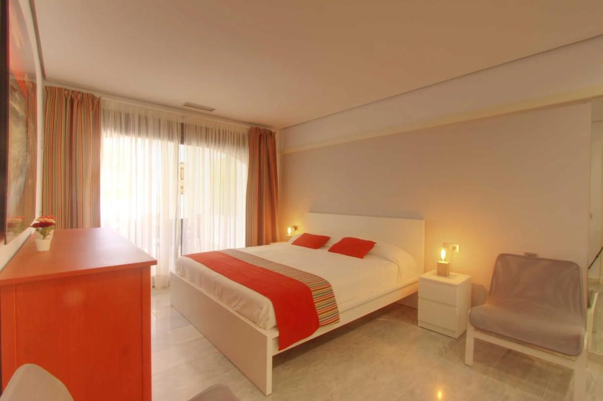 Venta de piso en CL MENCEY-REAL ZARAGOZA, Marbella
photo 3