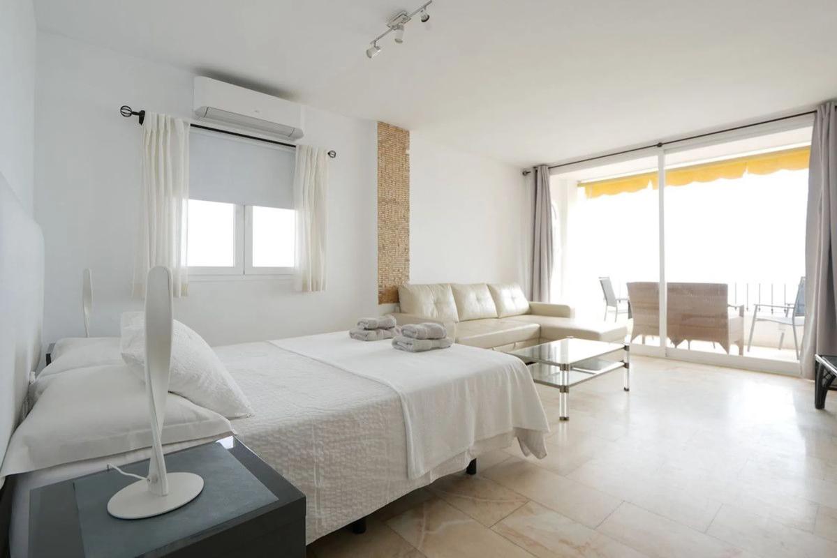 Sale of apartment in Puerto de Cabopino, Marbella
photo 1