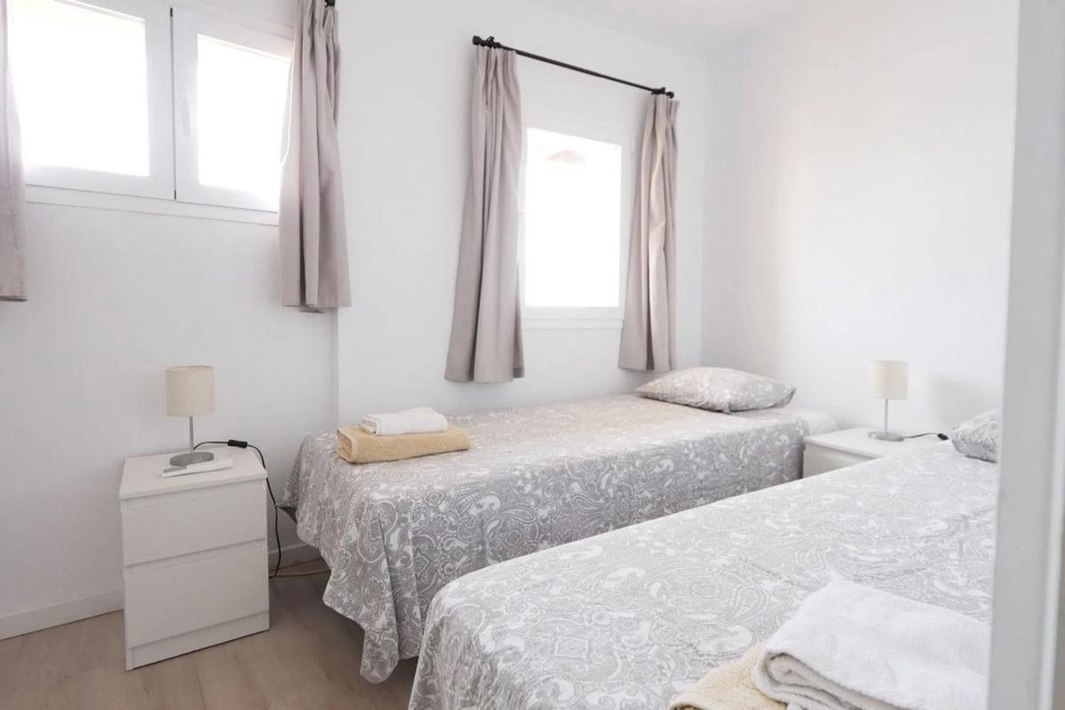 Sale of apartment in Puerto de Cabopino, Marbella
photo 2