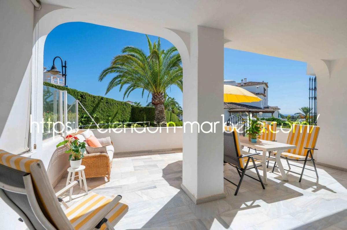 Sale of apartment in CL ROBLE-CERRADO DE ELVIRIA, Marbella
 photo 2