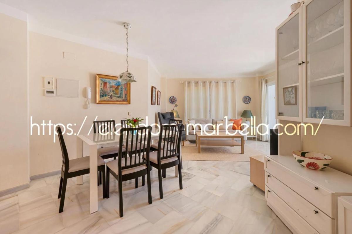 Sale of apartment in CL ROBLE-CERRADO DE ELVIRIA, Marbella
 photo 3