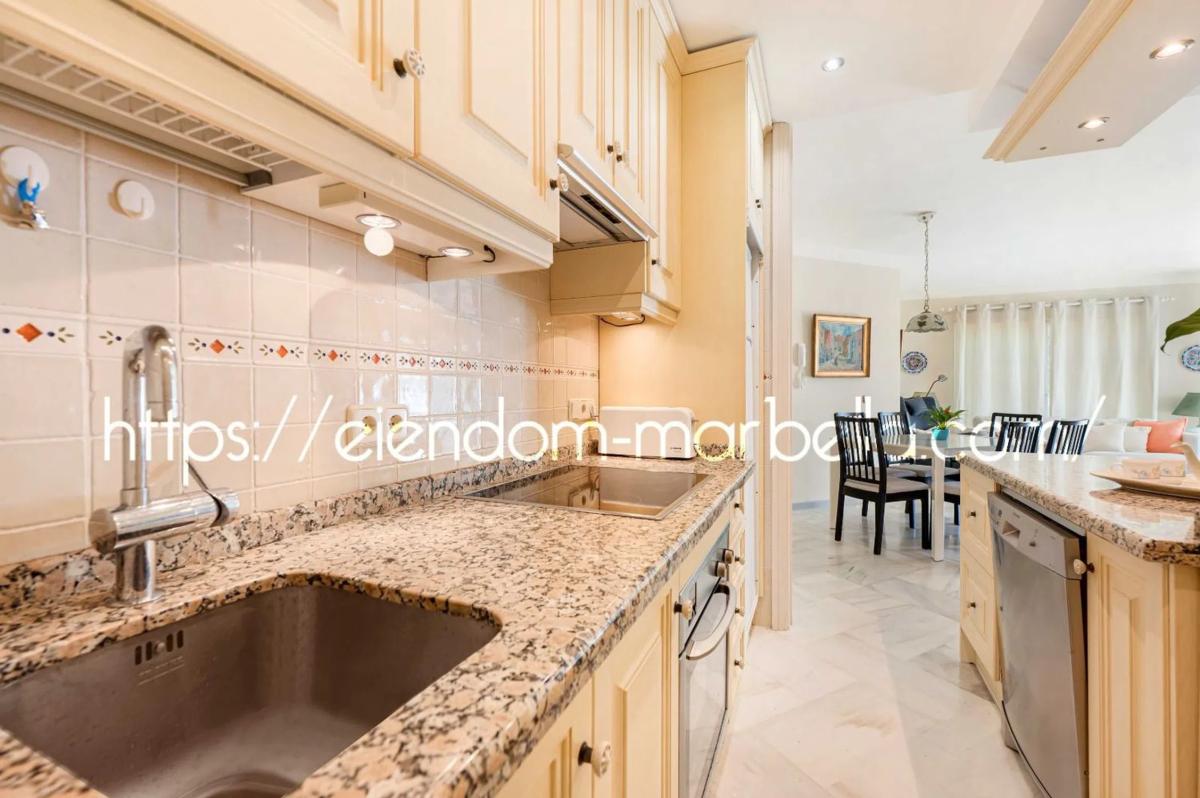Sale of apartment in CL ROBLE-CERRADO DE ELVIRIA, Marbella
 photo 5