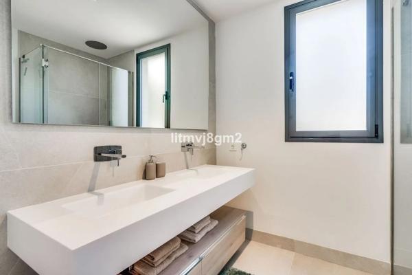 Duplex for sale on Calle la Romana, Marbella thumbnail 1