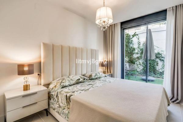 Duplex for sale on Calle la Romana, Marbella thumbnail 2